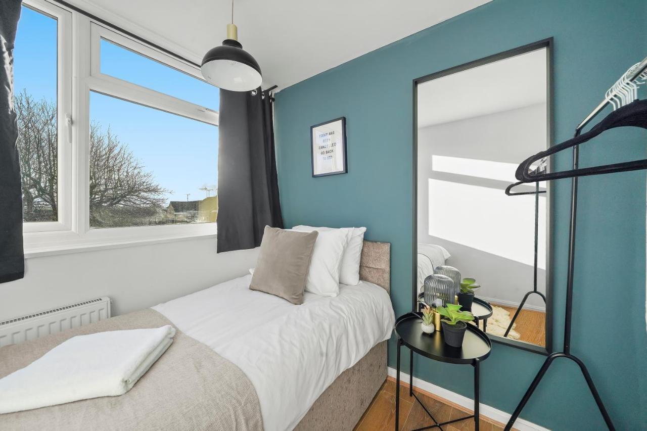 Cosy 3 Bedroom With Free Parking, Garden And Smart Tv With Netflix By Yoko Property Ковентри Экстерьер фото