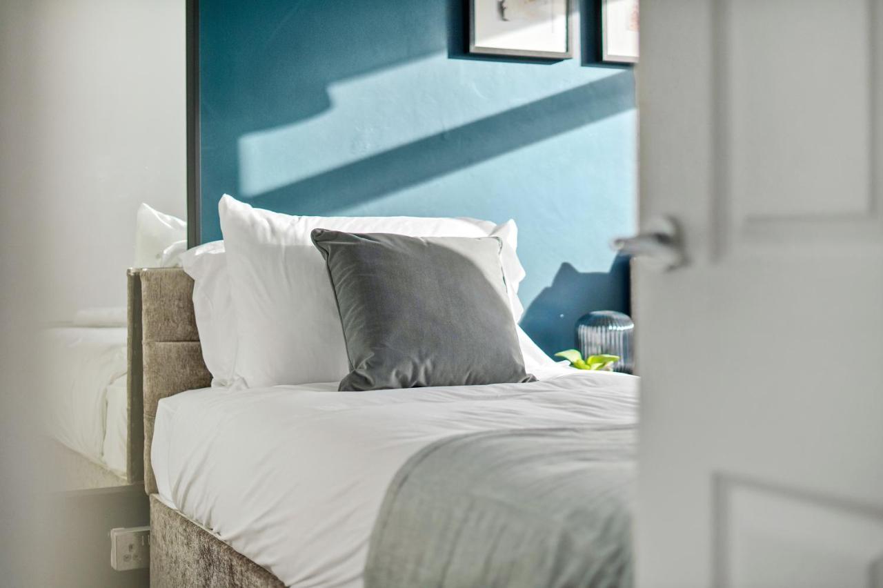 Cosy 3 Bedroom With Free Parking, Garden And Smart Tv With Netflix By Yoko Property Ковентри Экстерьер фото
